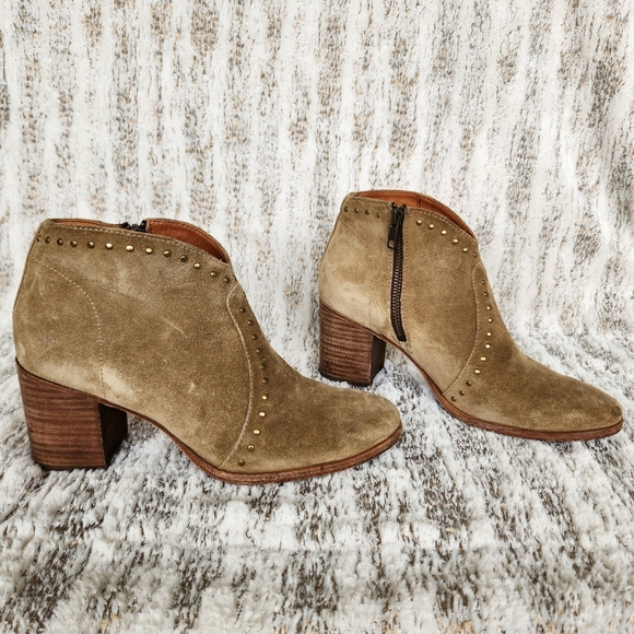 Frye "Nora" Studded Ankle Boots Short Tan Suede Block Heeled | Women's Size 8B - Picture 9 of 14
